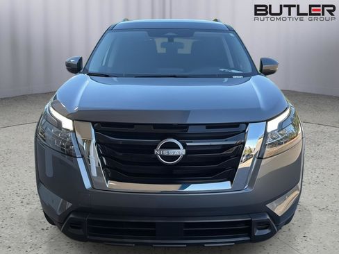 Used 2025 Nissan Pathfinder SV FWD image 9