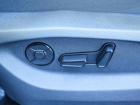 New 2026 Volkswagen Tiguan SE image 33