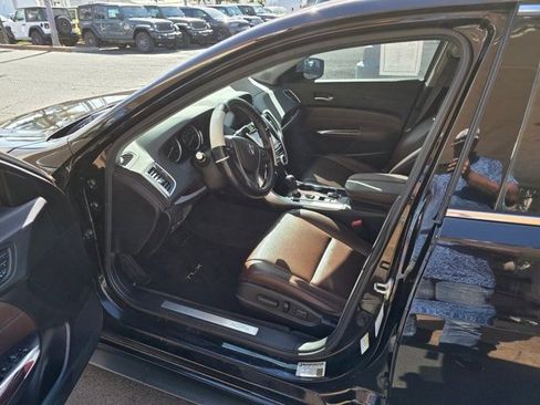Used 2017 Acura TLX image 9
