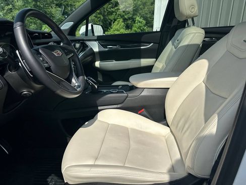 Certified 2024 Cadillac XT6 Sport w/ LPO, Floor Liner Package AWD/4WD image 9