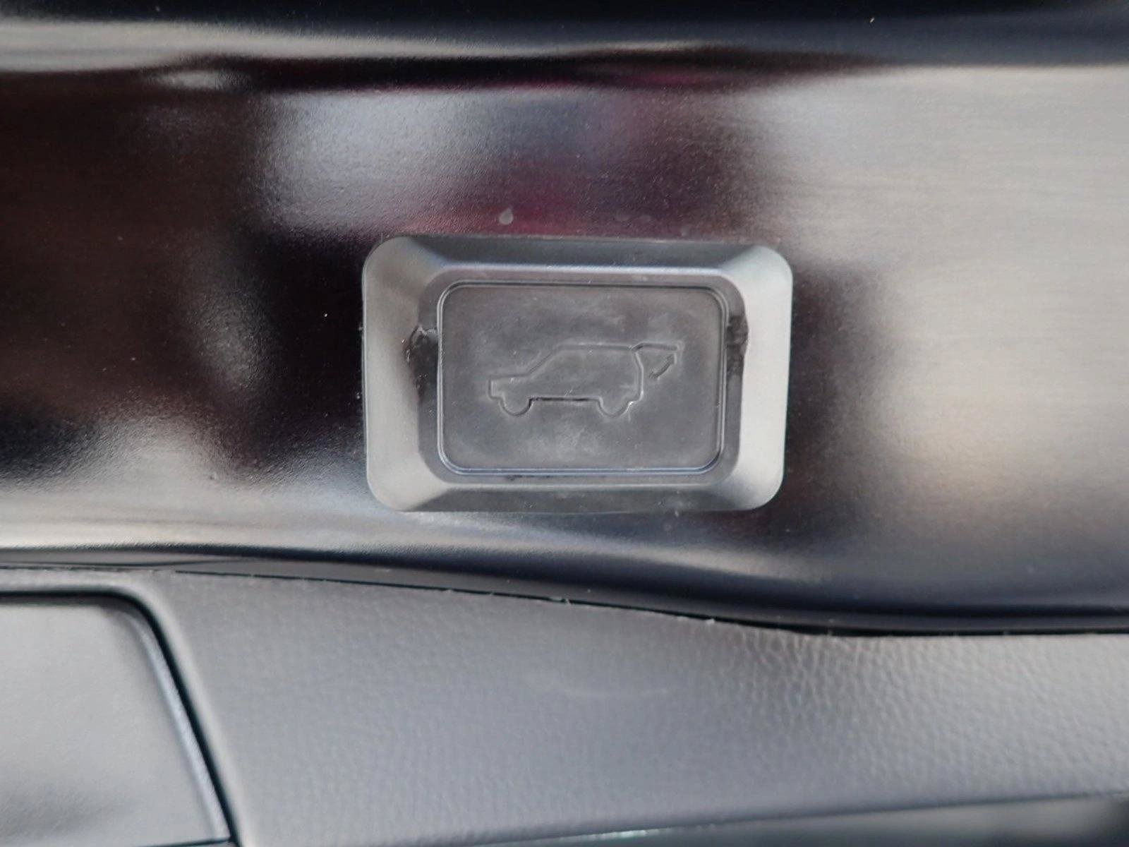 Certified 2021 Toyota RAV4 XLE Premium AWD/4WD image 9