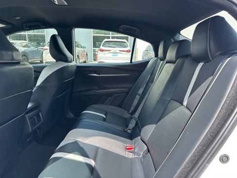 Used 2025 Toyota Camry SE FWD image 11