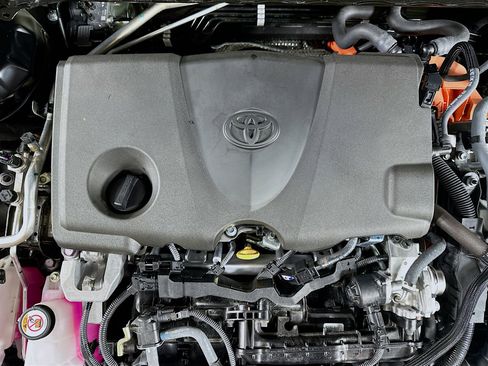 Used 2025 Toyota Camry LE image 32