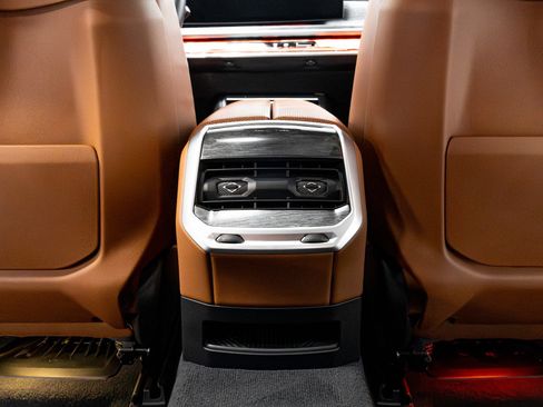 Used 2024 BMW 760i xDrive w/ Executive Package image 30