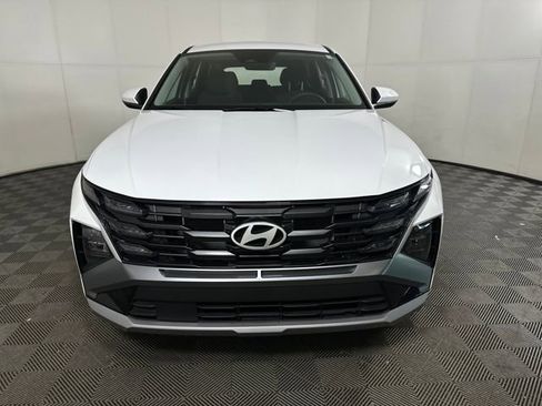 Certified 2025 Hyundai Tucson SE image 8