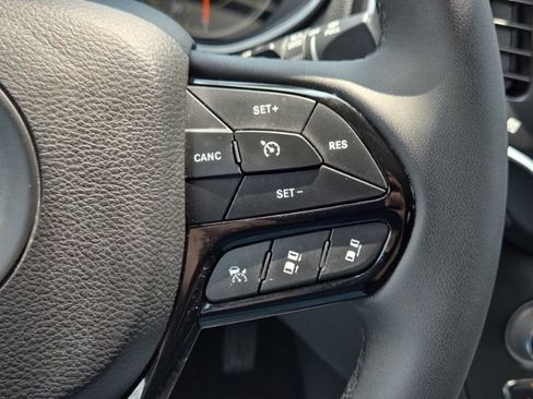 Used 2023 Jeep Cherokee Altitude Lux AWD/4WD image 32