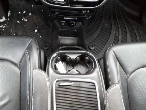 Used 2018 Chrysler Pacifica Touring-L Plus image 17