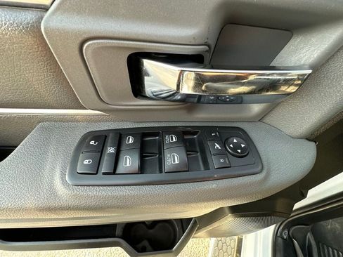 Used 2020 RAM 1500 Classic SLT w/ Luxury Group RWD image 12