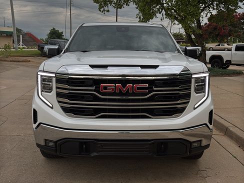Used 2025 GMC Sierra 1500 SLT AWD/4WD image 3