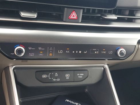 New 2026 Kia Carnival FWD image 17