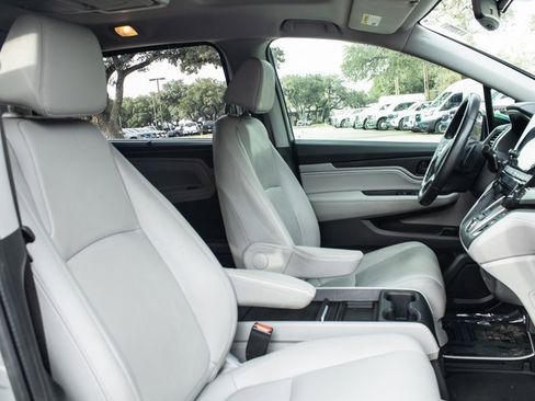 Used 2018 Honda Odyssey Touring image 15