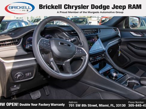 New 2025 Jeep Grand Cherokee L Laredo image 18