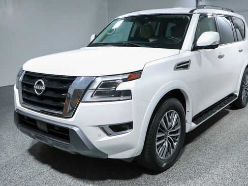 Used 2023 Nissan Armada SL w/ Captain's Chairs Package RWD image 35