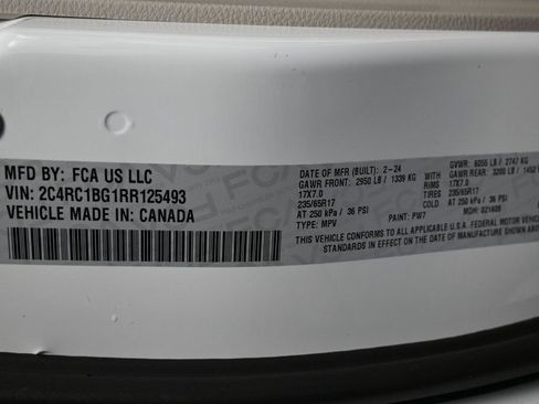 Used 2024 Chrysler Pacifica Touring-L image 40