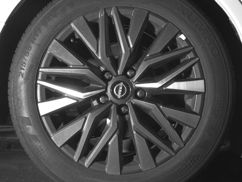 Used 2025 Nissan Altima 2.5 SV FWD image 15
