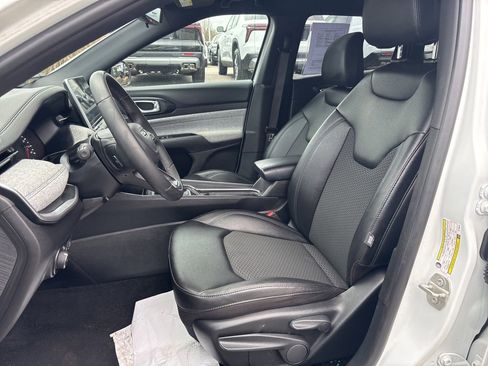 Used 2024 Jeep Compass Latitude image 7