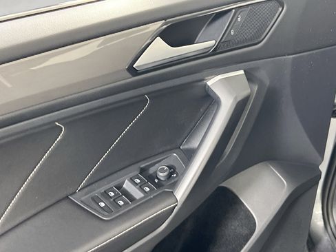 Used 2022 Volkswagen Tiguan SE image 17