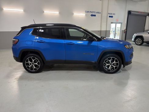 Used 2025 Jeep Compass Limited AWD/4WD image 10