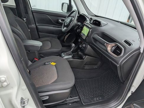 Used 2023 Jeep Renegade Latitude image 27