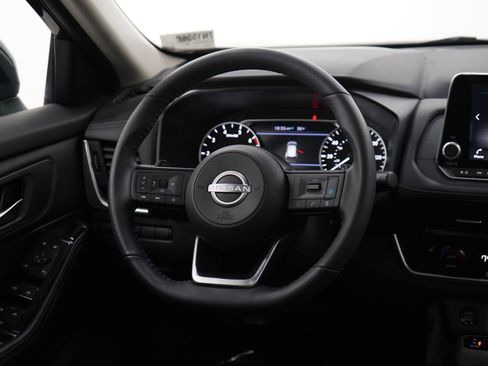 Used 2024 Nissan Rogue SV w/ SV Premium Package image 13