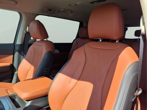 New 2026 Kia Carnival EX FWD image 16