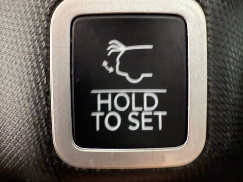 Used 2022 Jeep Grand Cherokee Altitude image 10