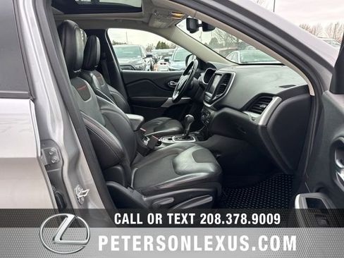 Used 2018 Jeep Cherokee Trailhawk w/ Comfort/Convenience Group image 13