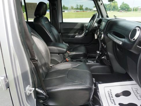 Used 2018 Jeep Wrangler Unlimited Sahara AWD/4WD image 20