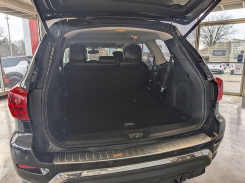 Used 2017 Nissan Pathfinder Platinum w/ Cargo Package image 12