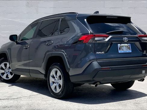 Used 2020 Toyota RAV4 LE AWD/4WD image 4