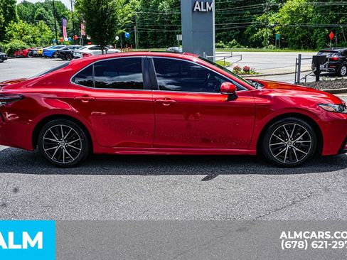 Used 2022 Toyota Camry SE w/ Convenience Package FWD image 9