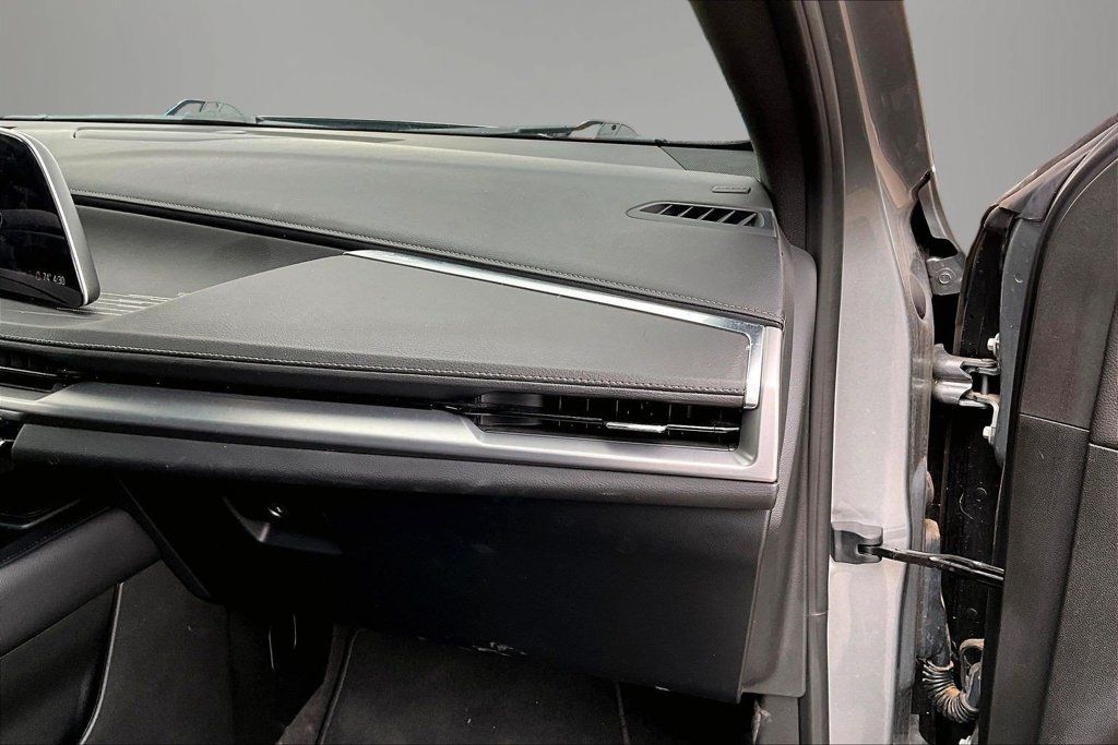 Used 2024 Cadillac XT4 Premium Luxury AWD/4WD image 24