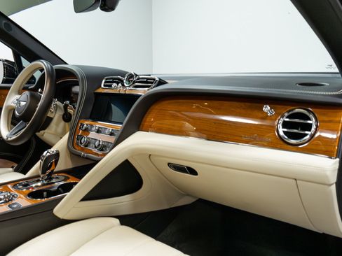 Used 2021 Bentley Bentayga w/ First Edition Specification AWD/4WD image 28