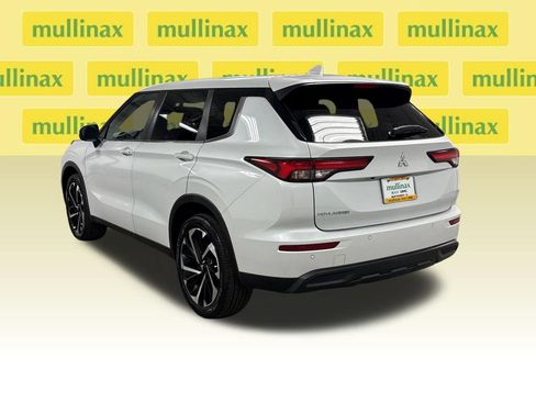 Used 2022 Mitsubishi Outlander ES FWD image 13