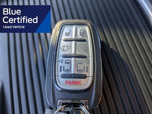 Used 2024 Chrysler Pacifica Touring-L FWD image 33