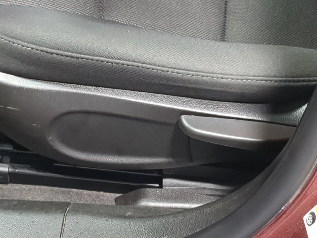 Used 2016 Chevrolet Cruze LT FWD image 20