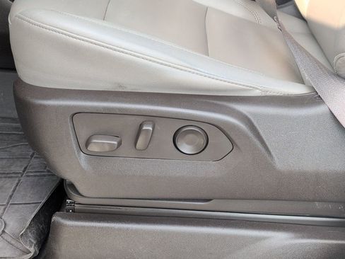 Used 2023 Chevrolet Suburban Z71 w/ Luxury Package image 15