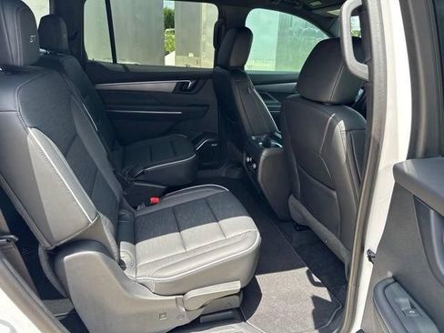 Used 2025 Buick Enclave Sport Touring w/ Power Package FWD image 4