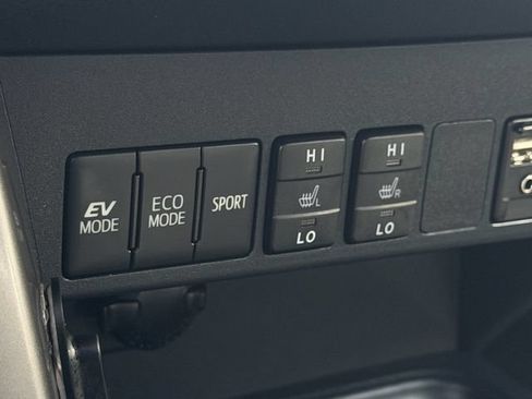 Used 2018 Toyota RAV4 Limited w/ Advanced Technology Package AWD/4WD image 18