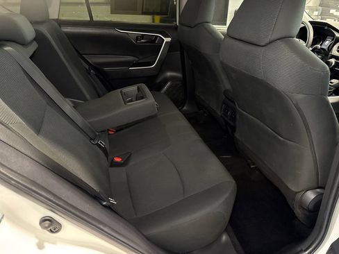 Used 2022 Toyota RAV4 LE AWD/4WD image 13