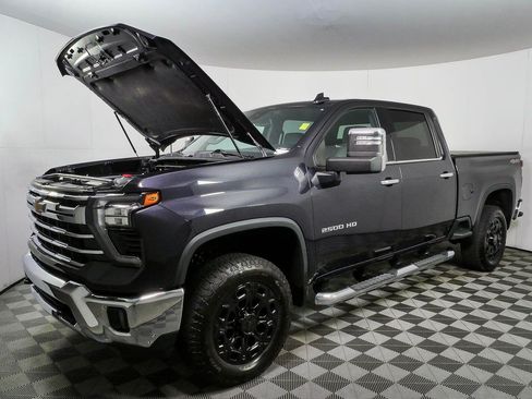 Used 2024 Chevrolet Silverado 2500 LTZ w/ LTZ Convenience Package AWD/4WD image 32