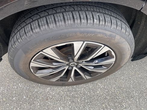 Used 2023 Volvo XC60 B5 Plus w/ Climate Package image 9