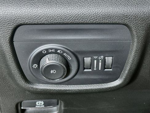 Used 2023 Jeep Grand Cherokee Limited w/ Trailer Tow Prep Group (B) AWD/4WD image 17