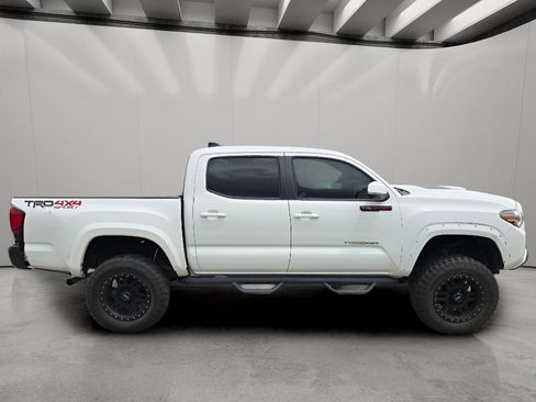Used 2020 Toyota Tacoma TRD Sport w/ Technology Package AWD/4WD image 5