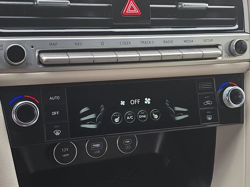 Used 2026 Genesis G70 2.5T image 23