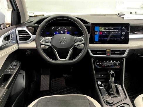New 2025 Volkswagen Taos SE image 15
