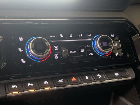 Used 2022 GMC Sierra 1500 AT4 w/ AT4 Premium Package image 29