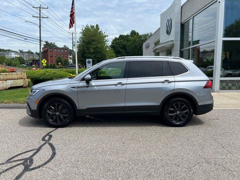 Certified 2024 Volkswagen Tiguan SE w/ Panoramic Sunroof Package AWD/4WD image 2