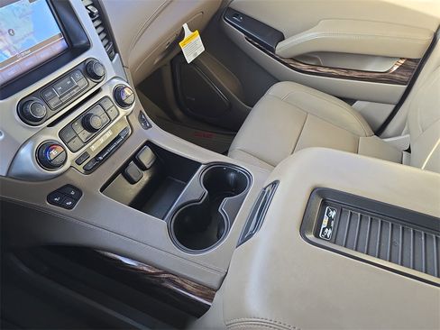 Used 2016 GMC Yukon SLT w/ Open Road Package image 26