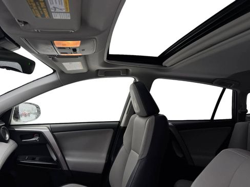 Used 2016 Toyota RAV4 Limited image 3